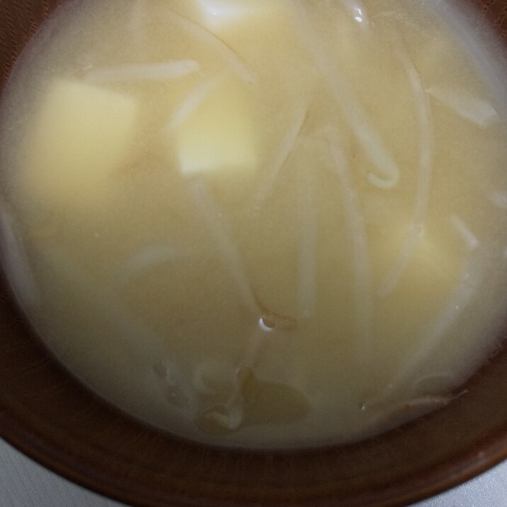 豆腐ともやしのお味噌汁